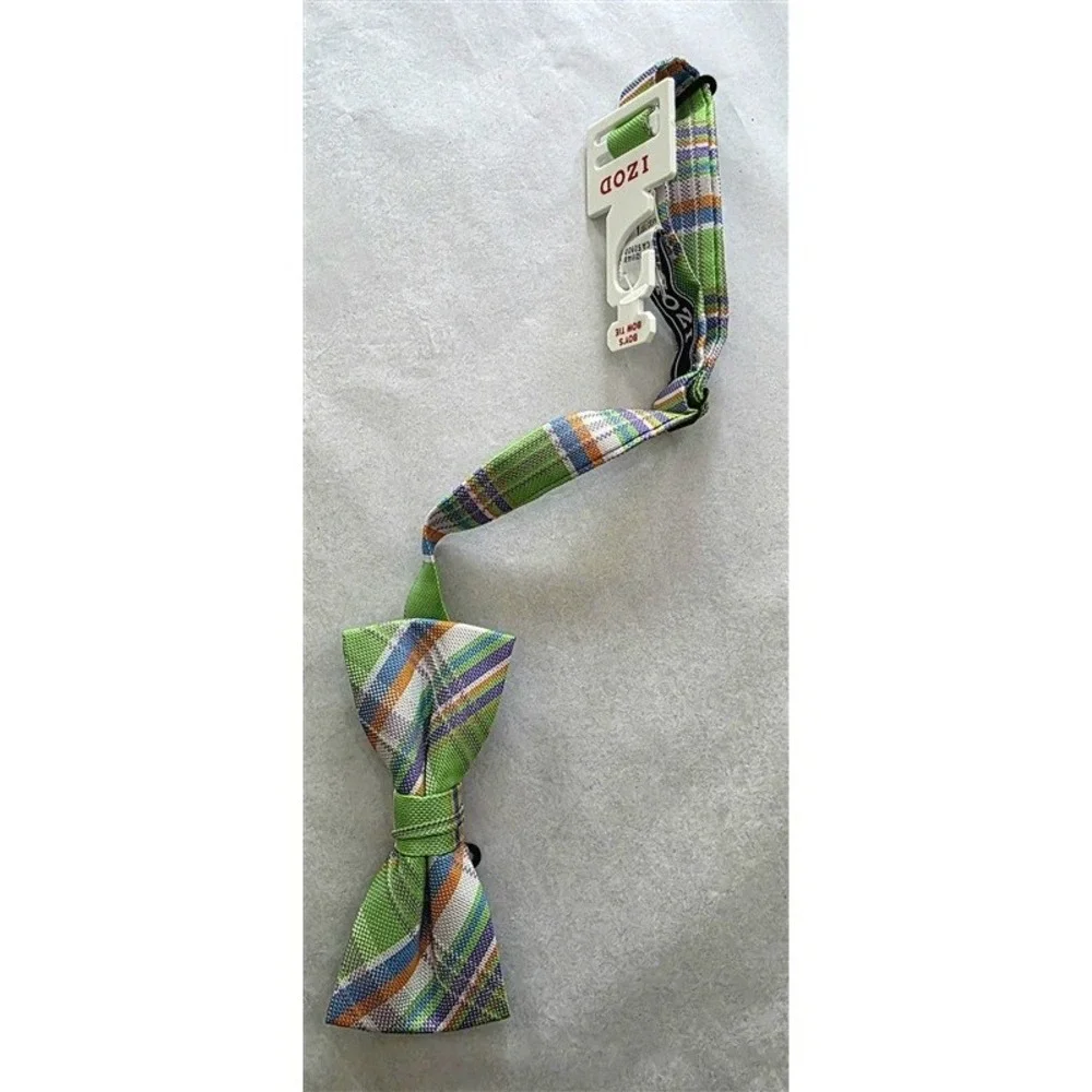 NWT Izod Boy's Pre-Tied Bow Tie Green Plaid Adjustable Classic Style 125777